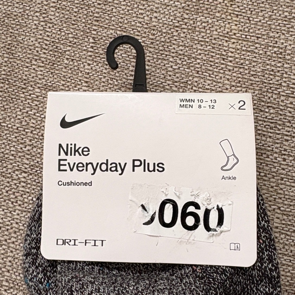 Nike Everyday Plus Socks in Cream and Gray - Picture 4 of 4